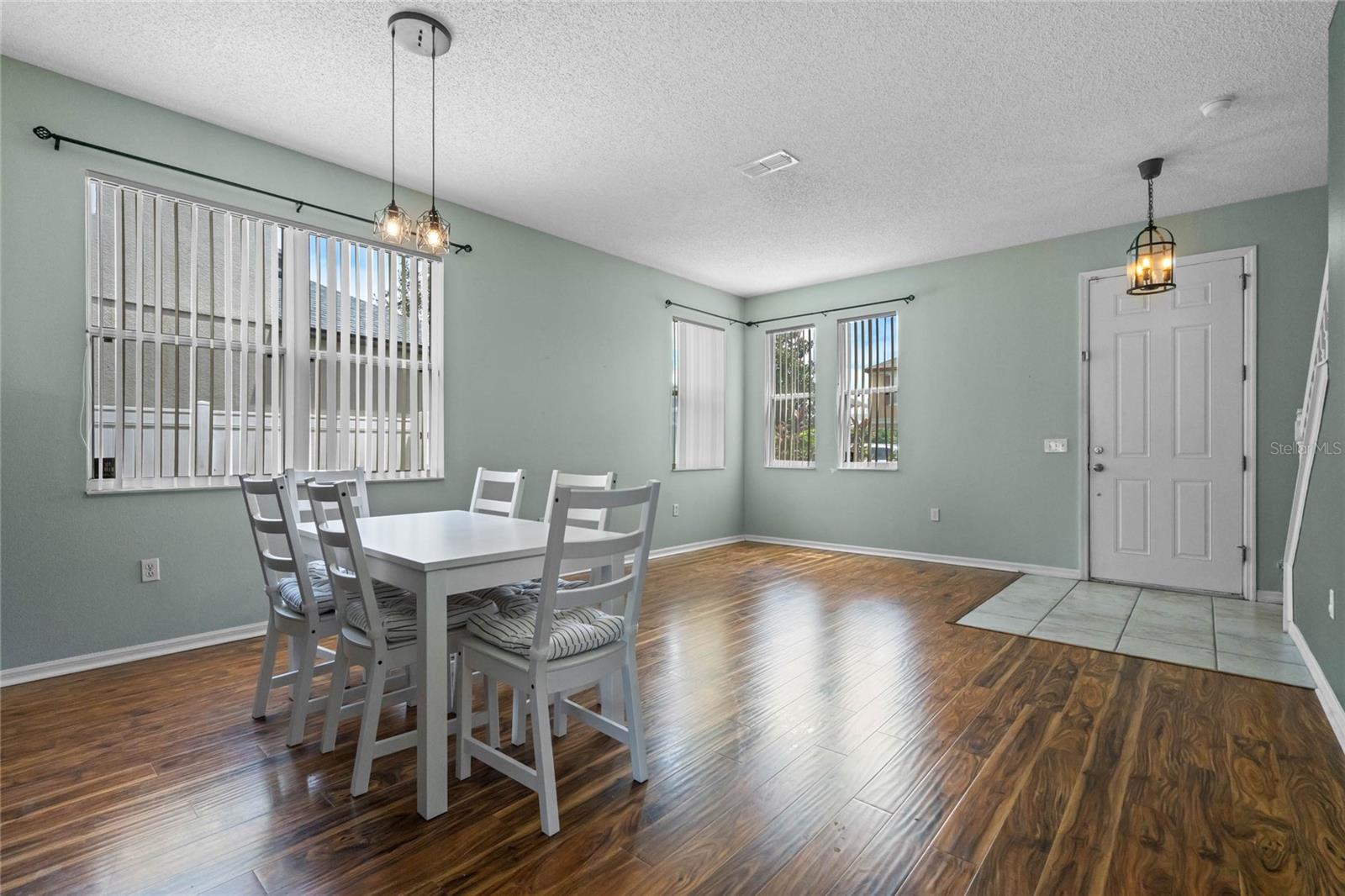 FOUR CORNERS PH 01 - Residential Lease