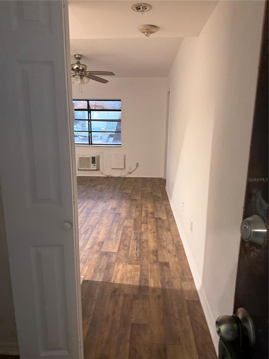 UNIVERSITY OAKWOODS - Residential Lease
