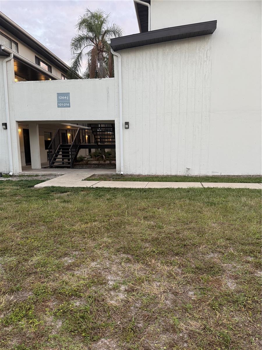 UNIVERSITY OAKWOODS - Residential Lease