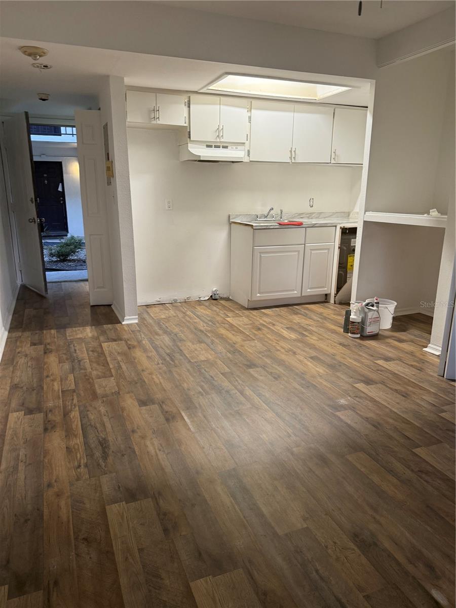UNIVERSITY OAKWOODS - Residential Lease