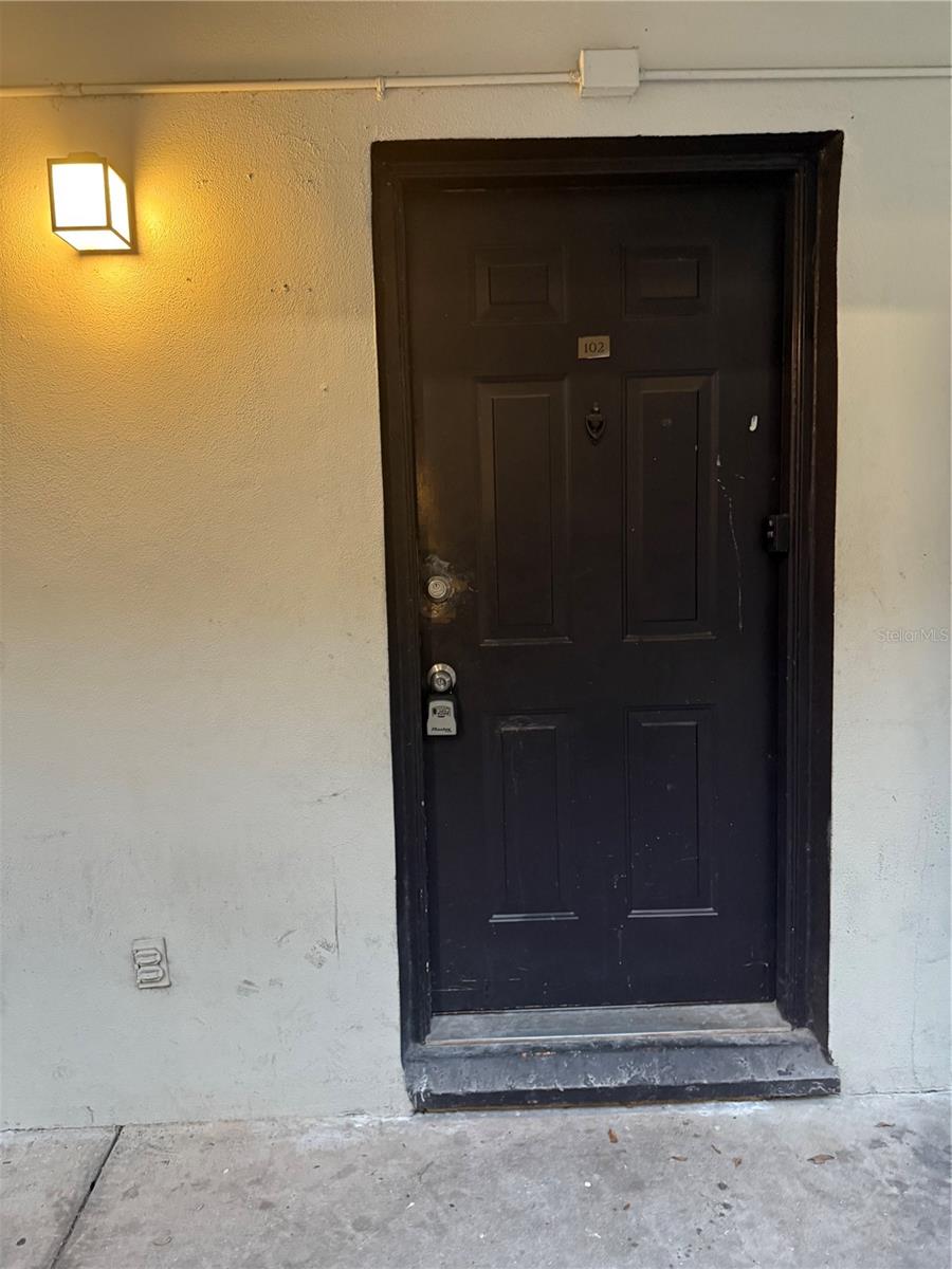 UNIVERSITY OAKWOODS - Residential Lease