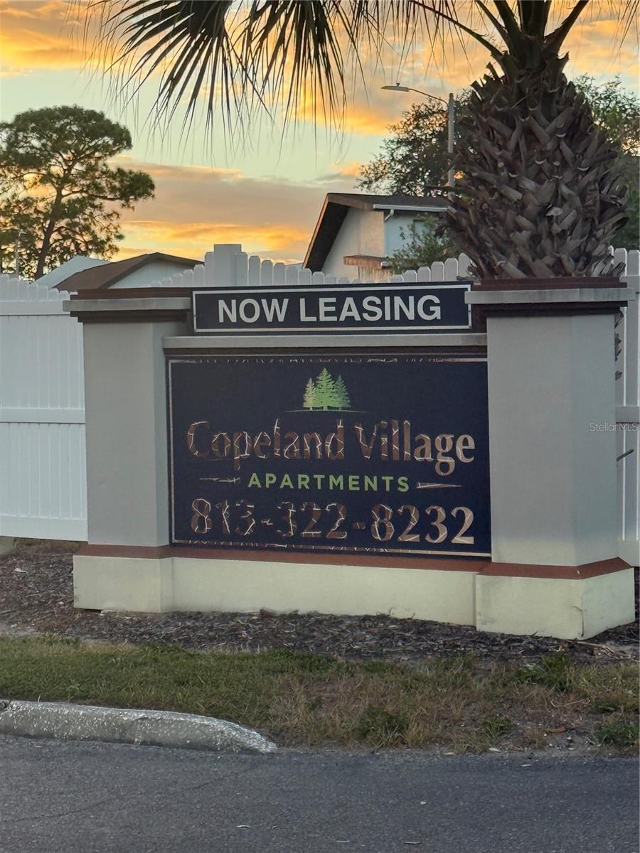 UNIVERSITY OAKWOODS - Residential Lease