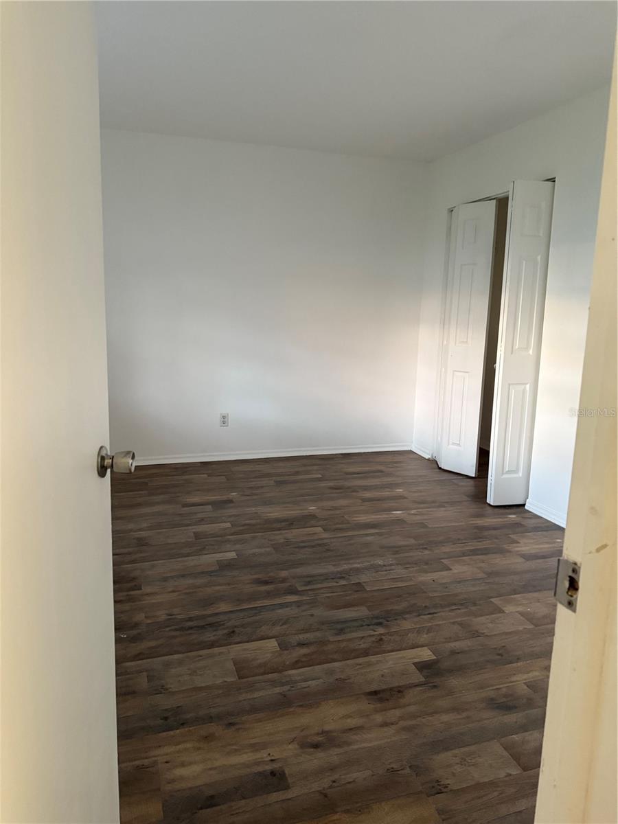 UNIVERSITY OAKWOODS - Residential Lease