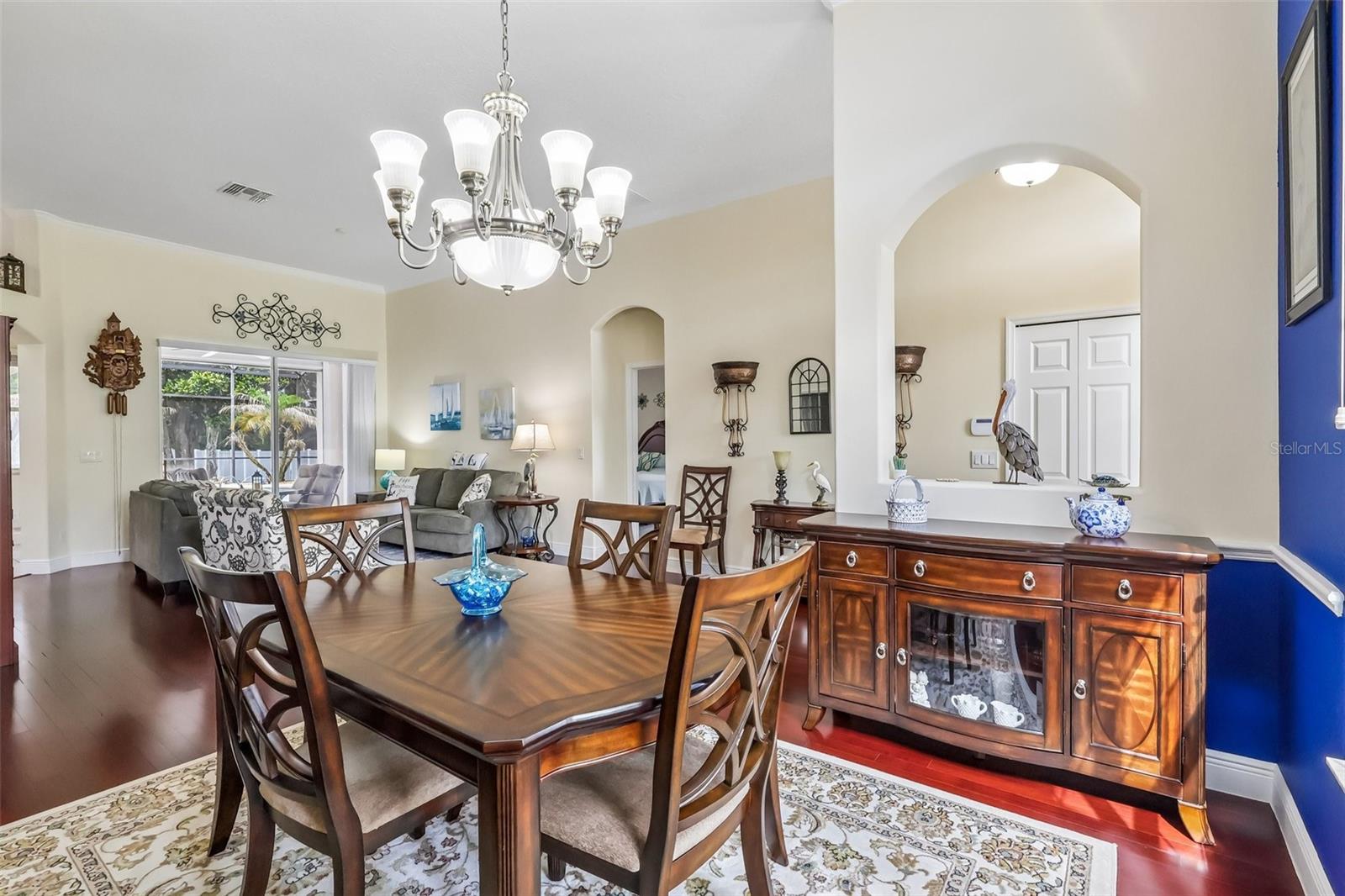 115 W BLUE WATER EDGE DRIVE