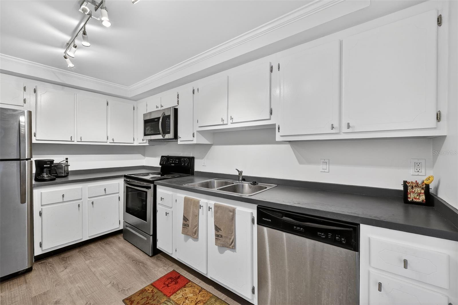 DOLPHIN COVE CLEARWATER - Residential