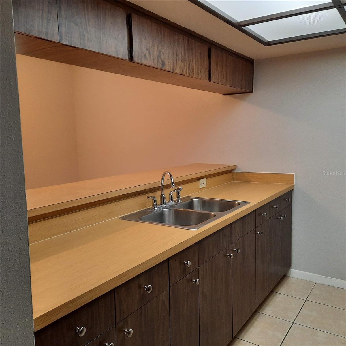 HAMILTONS SUB - Residential Lease