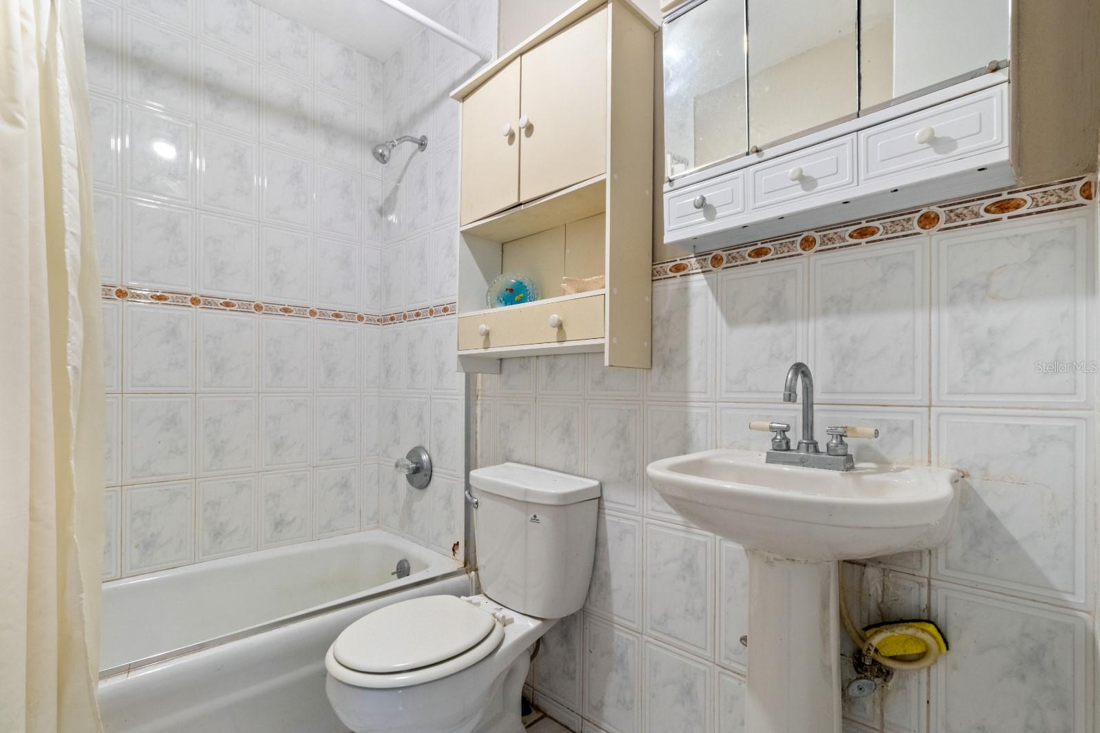 COND WASHINGTON 28 - Residential