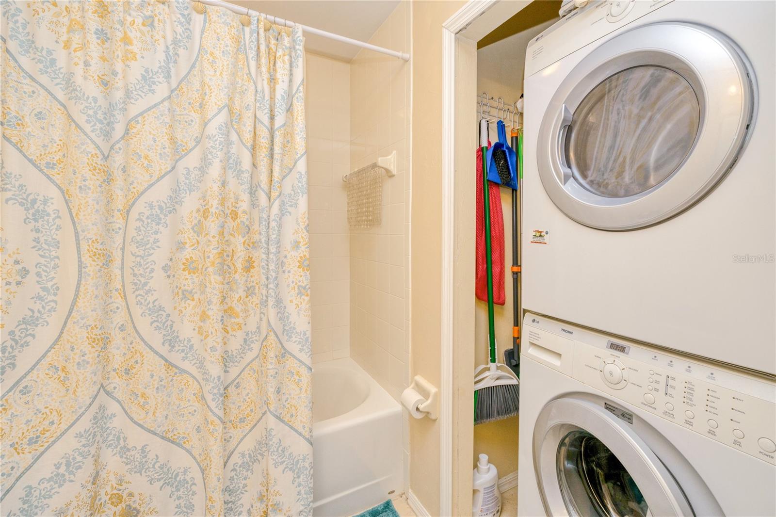 KINGS GREEN/MAJESTIC PH 2 BLDG - Residential