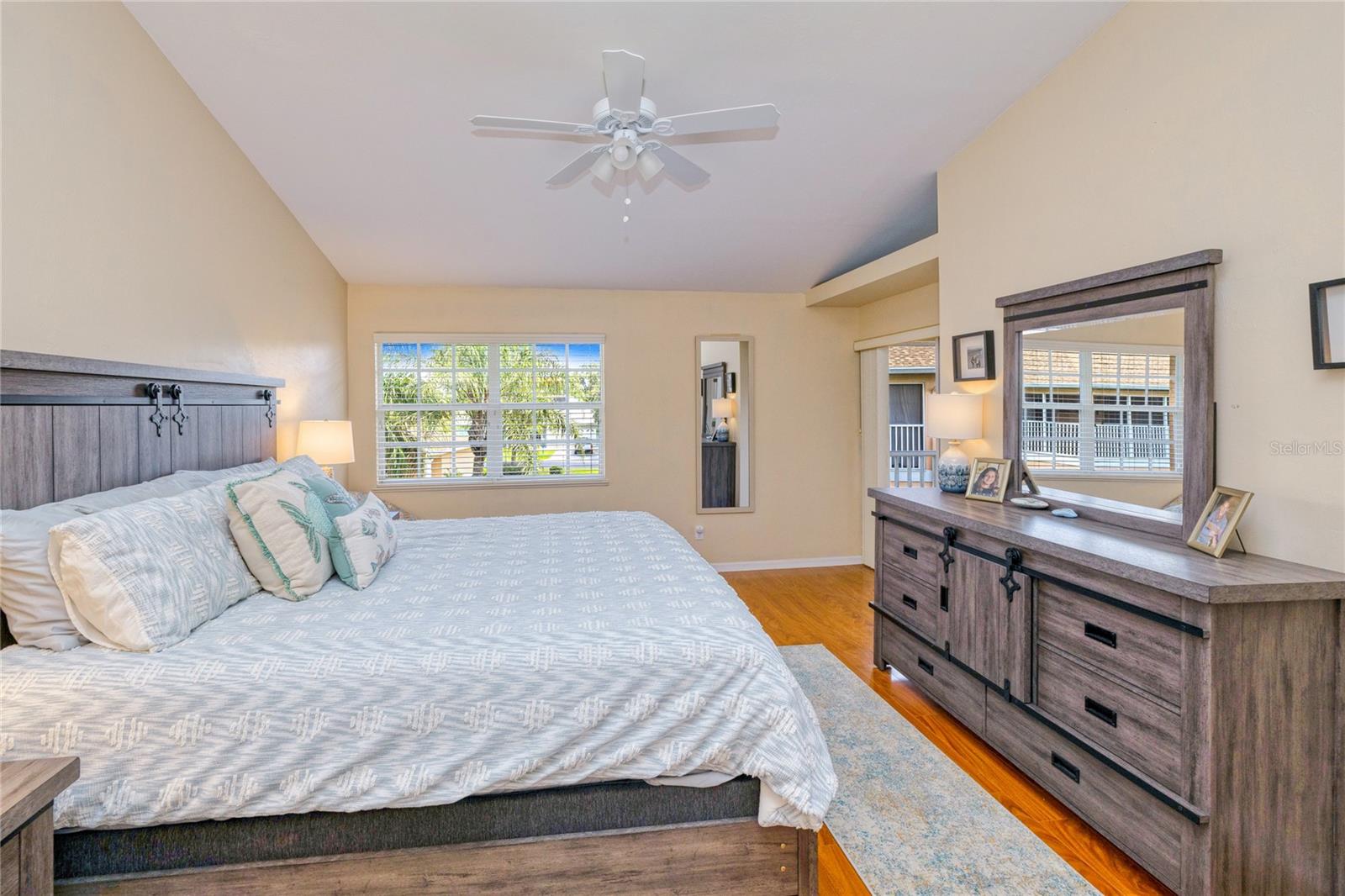 KINGS GREEN/MAJESTIC PH 2 BLDG - Residential