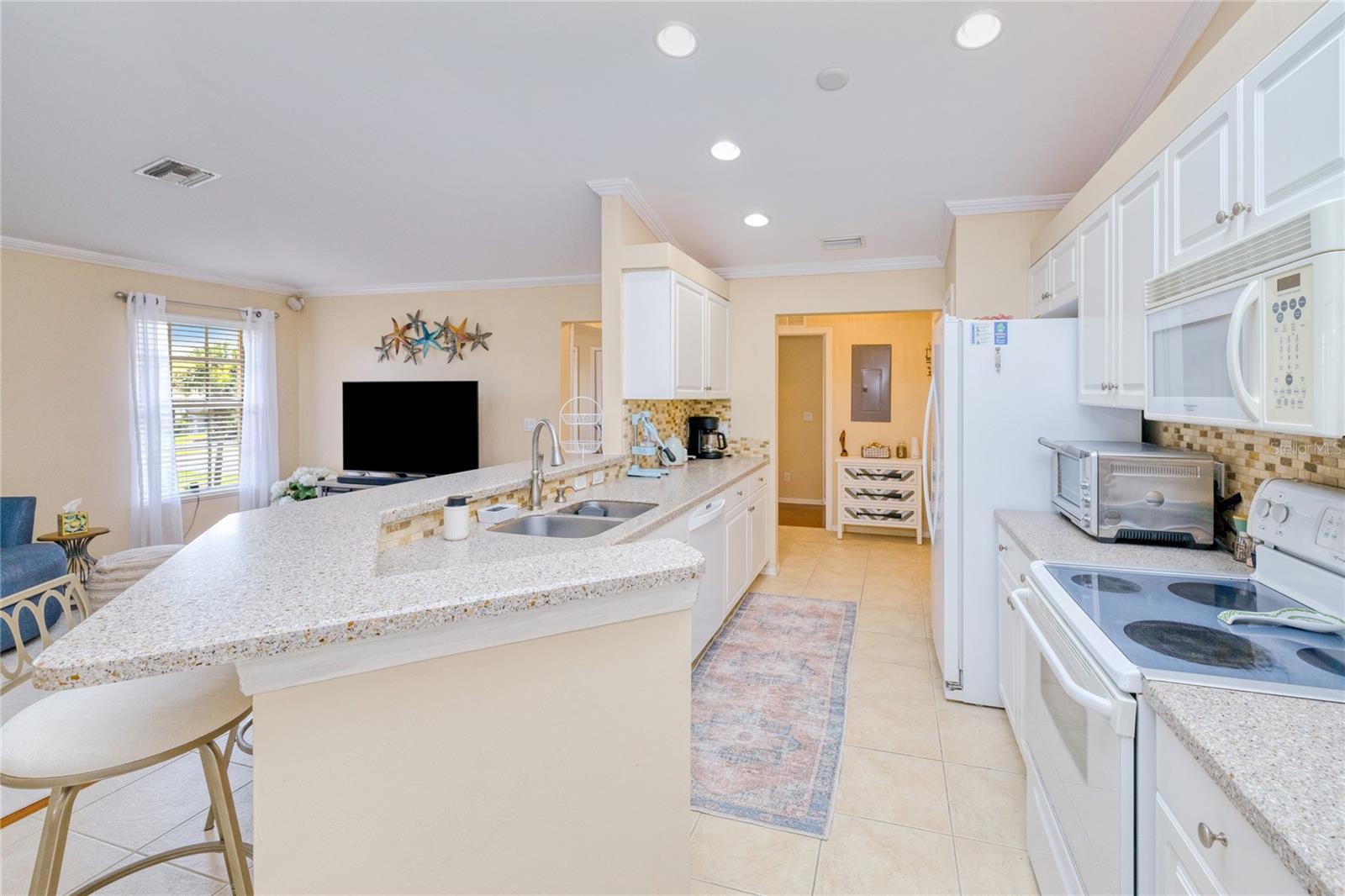 KINGS GREEN/MAJESTIC PH 2 BLDG - Residential