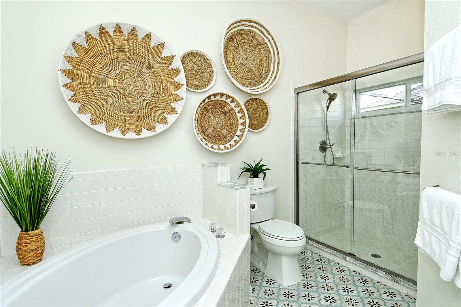 HERITAGE OAKS GOLF & COUNTRY CLUB - Residential