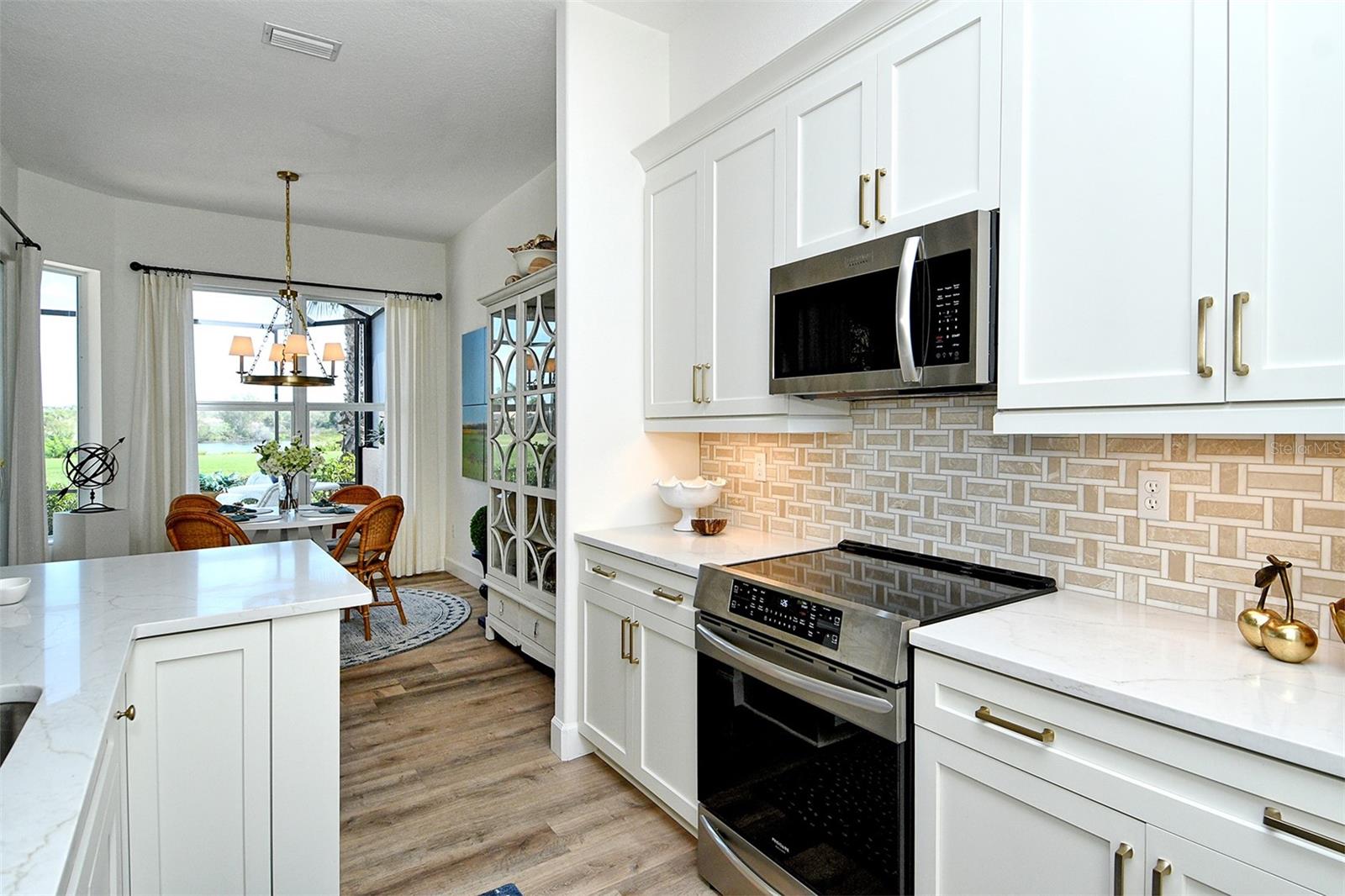 HERITAGE OAKS GOLF & COUNTRY CLUB - Residential