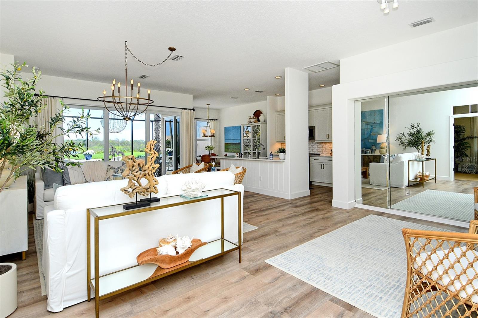 HERITAGE OAKS GOLF & COUNTRY CLUB - Residential