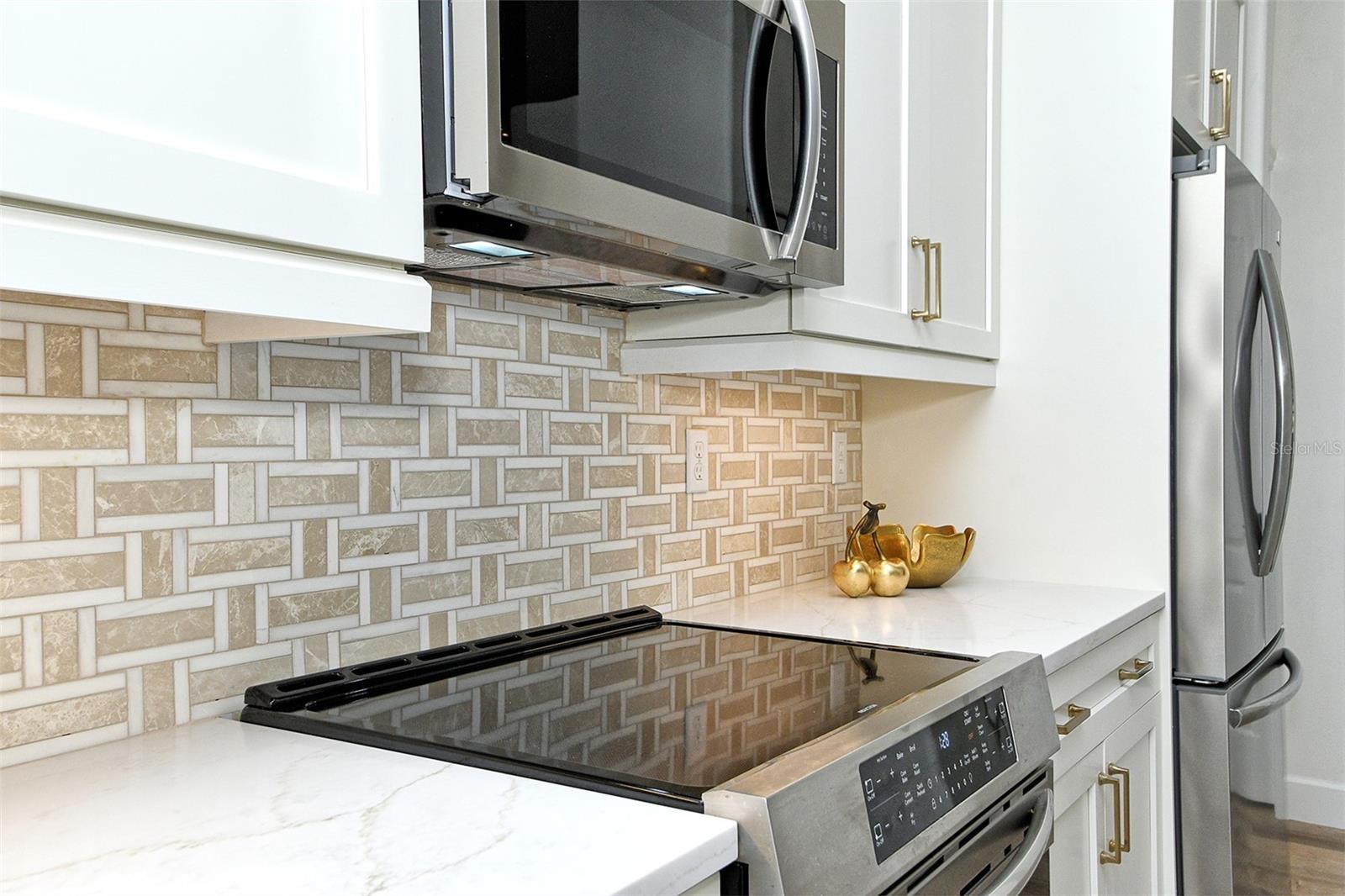 HERITAGE OAKS GOLF & COUNTRY CLUB - Residential