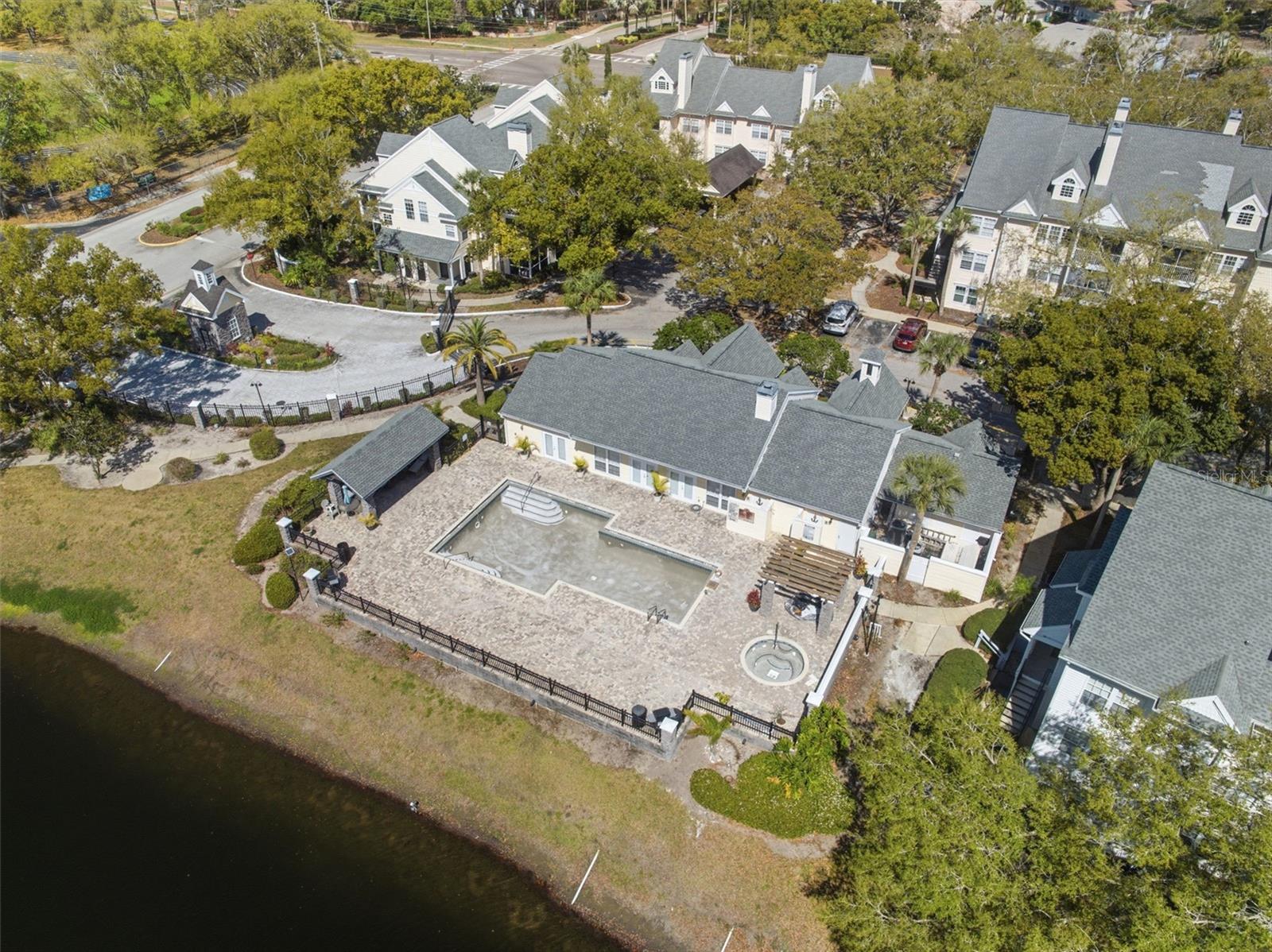 BENTLEY AT COBBS LANDING CONDO THE - Residential