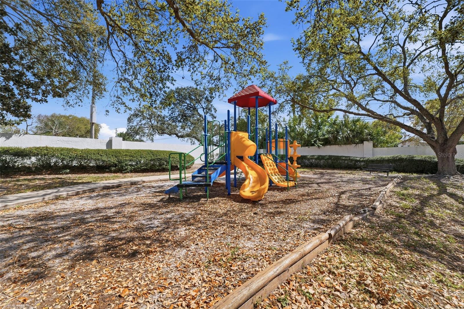 BENTLEY AT COBBS LANDING CONDO THE - Residential