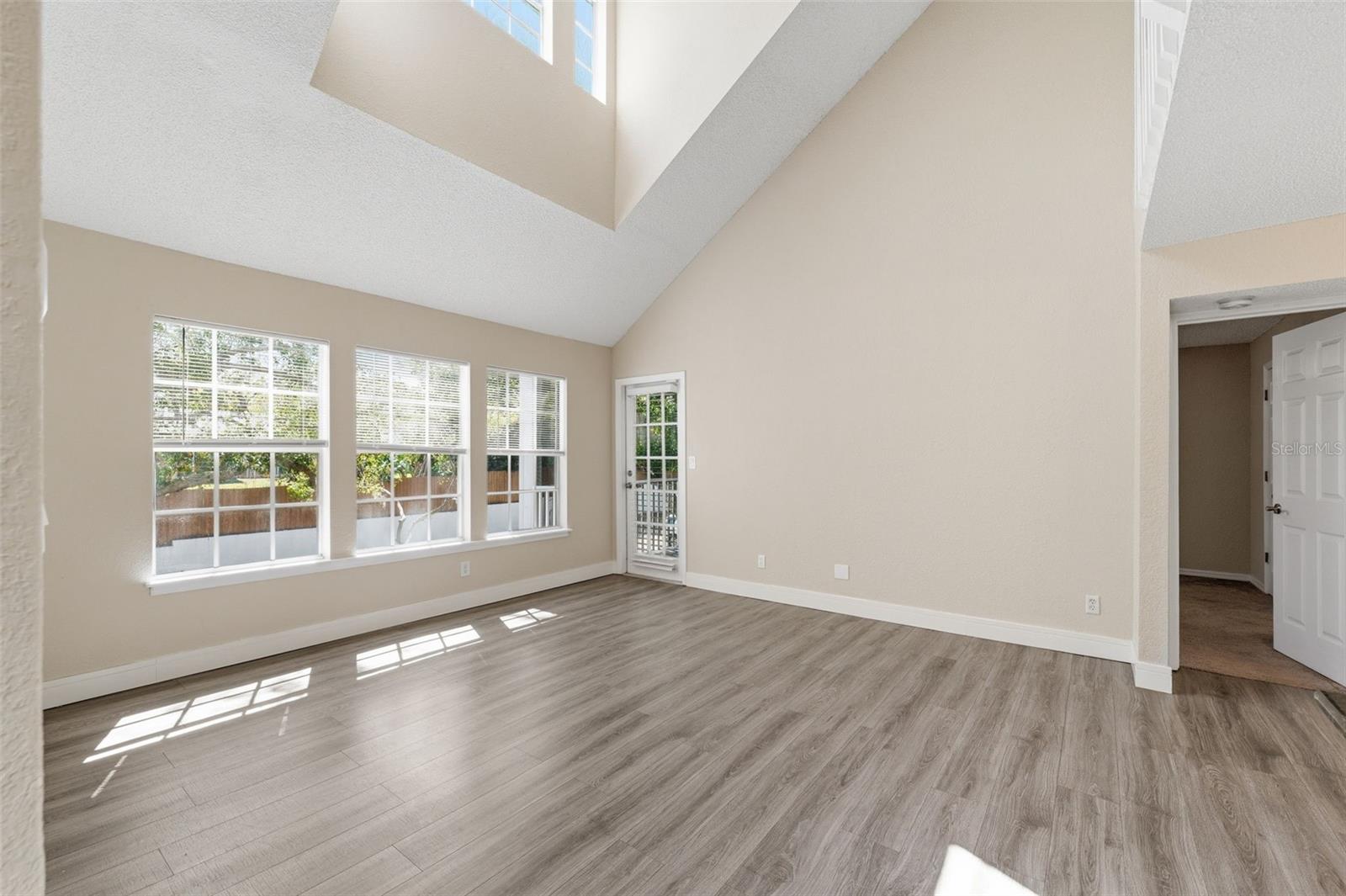 BENTLEY AT COBBS LANDING CONDO THE - Residential