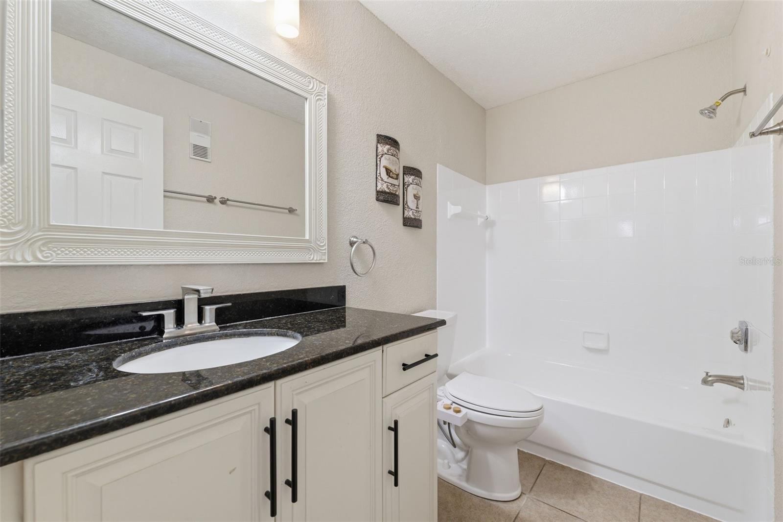 BENTLEY AT COBBS LANDING CONDO THE - Residential