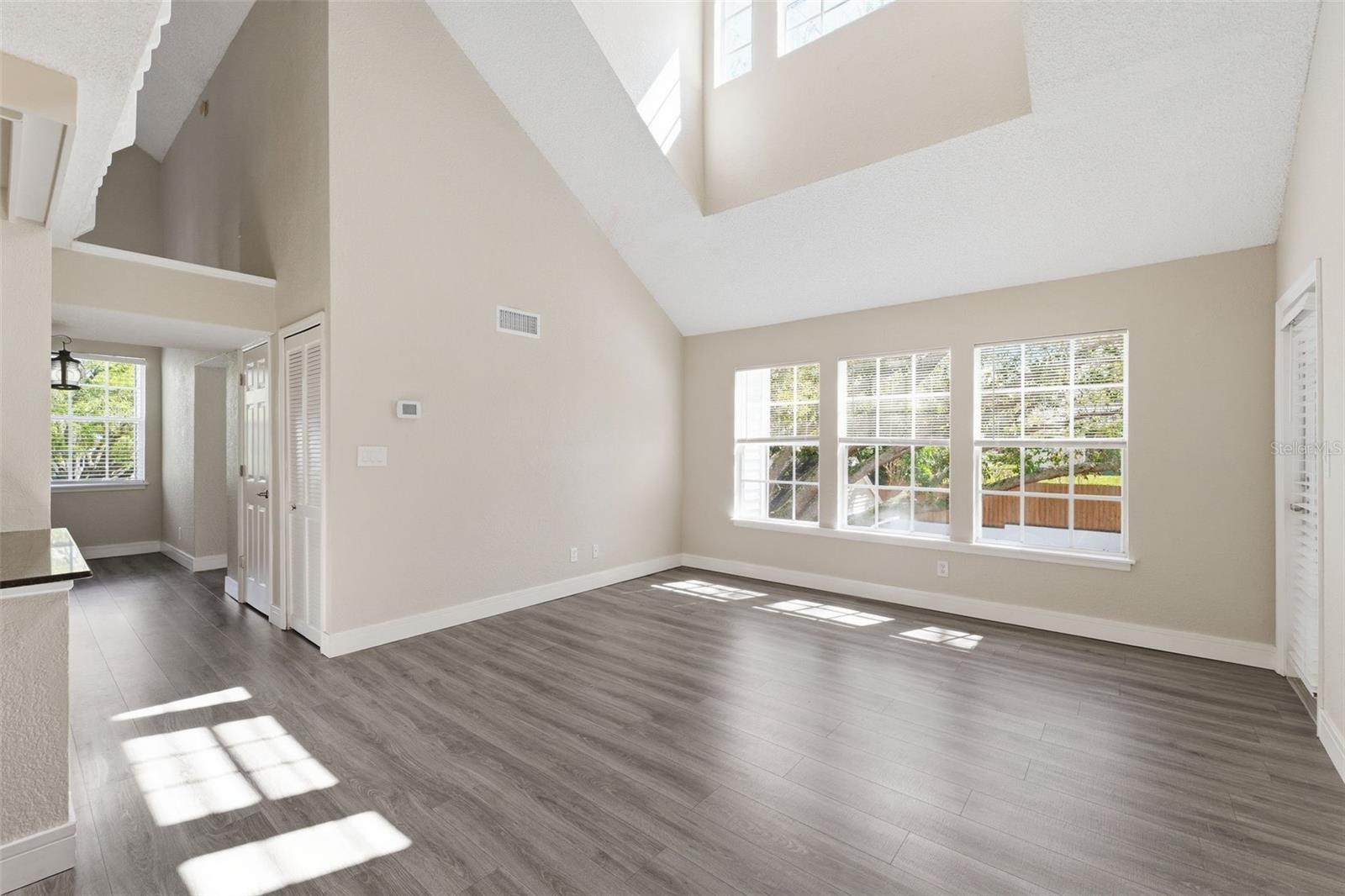 BENTLEY AT COBBS LANDING CONDO THE - Residential