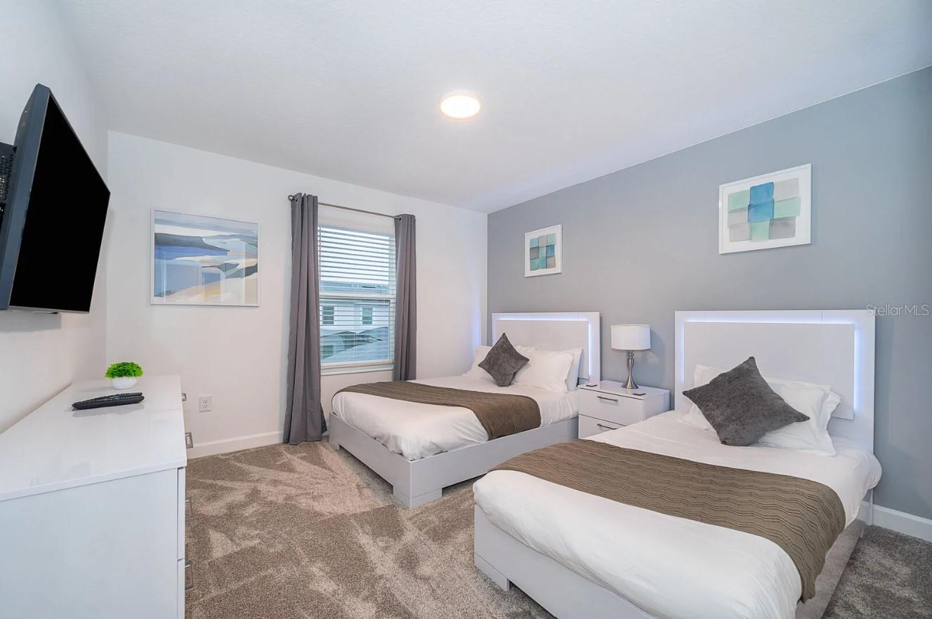 COVE AT STOREY LAKE 4 - Residential Lease