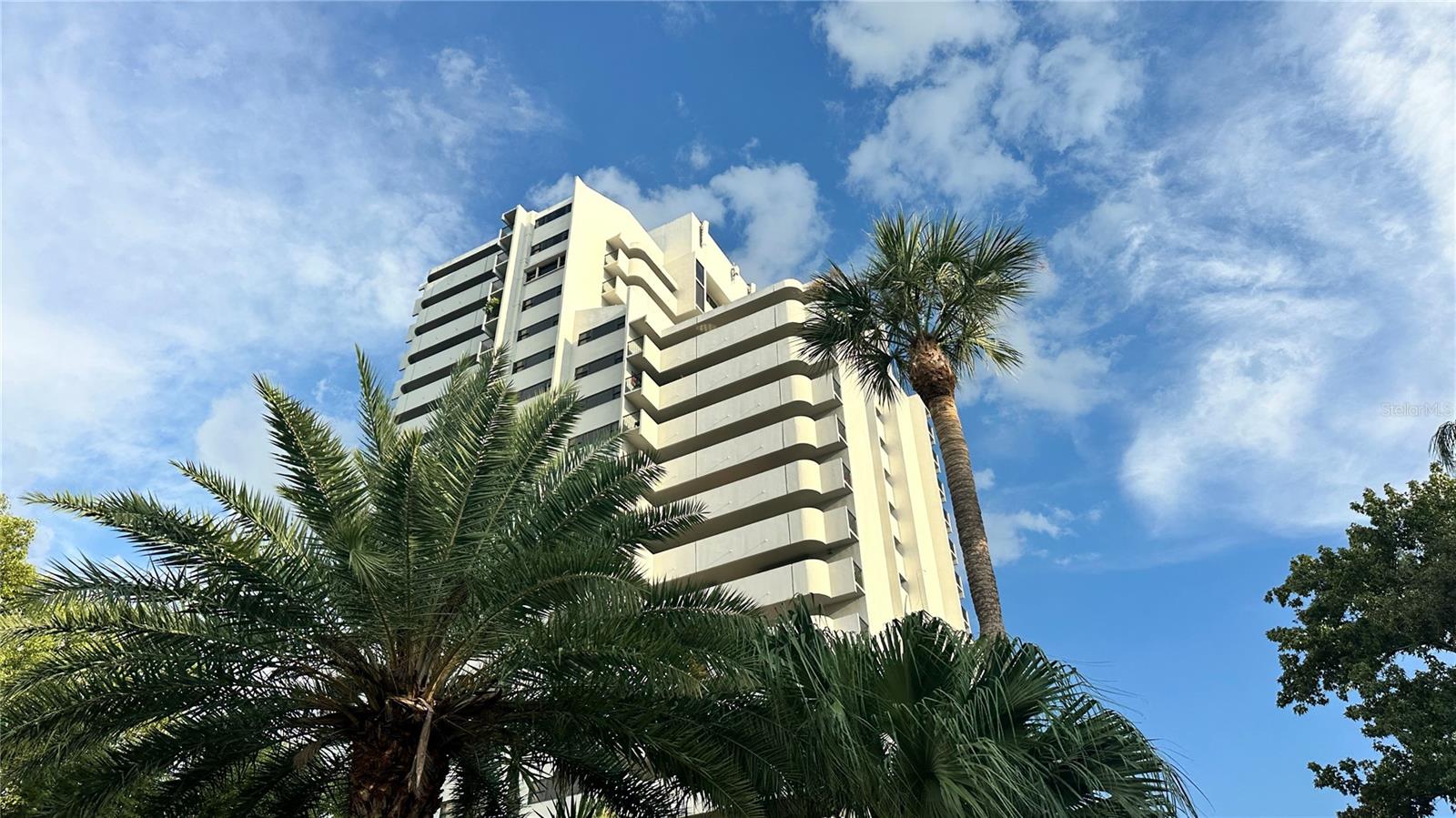 Welcome to this beautifully updated 2-bedroom, 2-bathroom condo at The Pinnacle on Bayshore Boulevard. This open-layout home features luxury vinyl flooring throughout and a well-maintained kitchen and living space that flow seamlessly together. Step outside to enjoy stunning water front views of Tampa Bay right from your oversized balcony. The unit is positioned perfectly to see the most beautiful sunsets.
The Pinnacle offers resort-style amenities including a sparkling saltwater pool, two saunas with both the weight room and fitness rooms on the 15th floor, a dog run for pet lovers and dual observation decks with breathtaking views of both the bay and the city skyline. Nestled along the renowned Bayshore Boulevard, this location combines the best of waterfront living without the worry of being in a flood zone.
Enjoy the vibrant South Tampa lifestyle with easy access to dining, shopping, and entertainment. Right around the corner is Water Street, Hyde Park, downtown Tampa, and MacDil AFB. The Pinnacle allows you to live in luxury with convenience and peace while having one of the most sought out views of Tampa Bay.