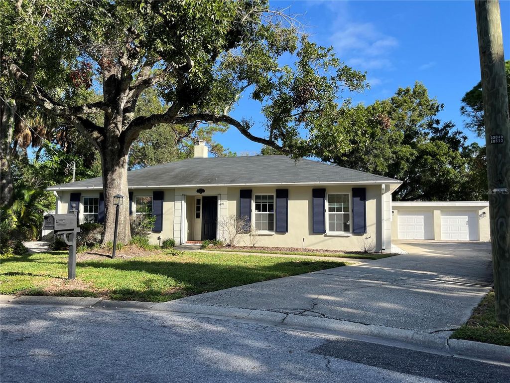 Photo of 2301 S San Jose Circle, Tampa, FL 33629 (MLS # TB8434304)