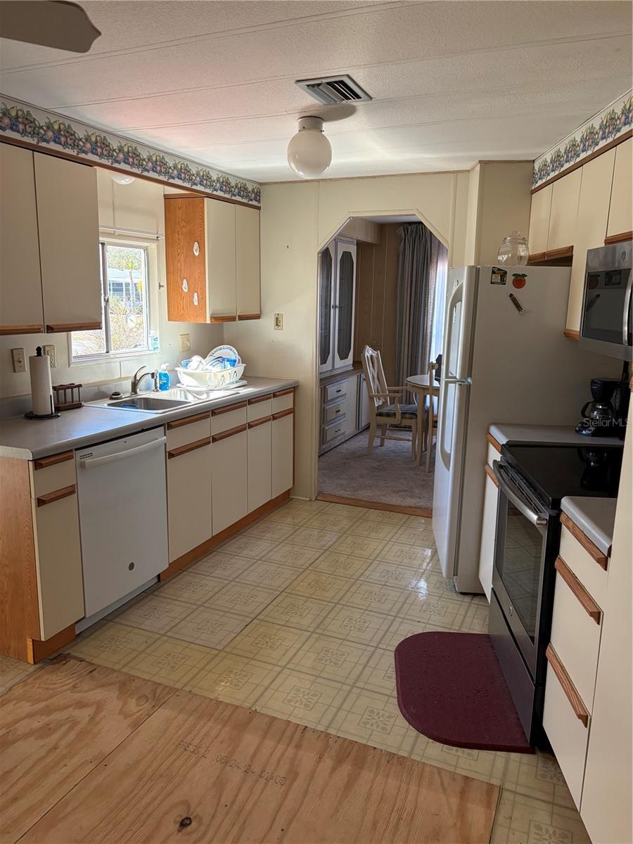 1297 KINGFISHER DRIVE