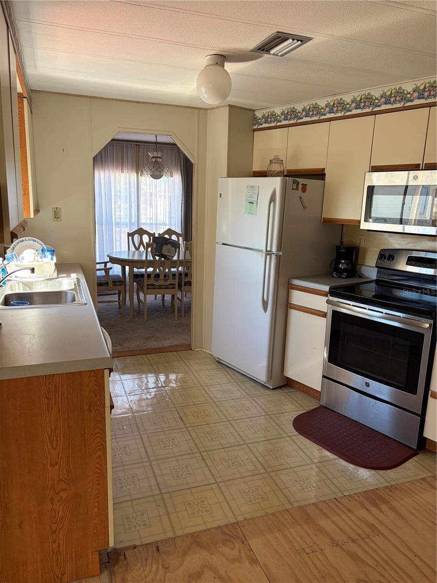 HOLIDAY MOB ESTATES 1ST ADD - Residential