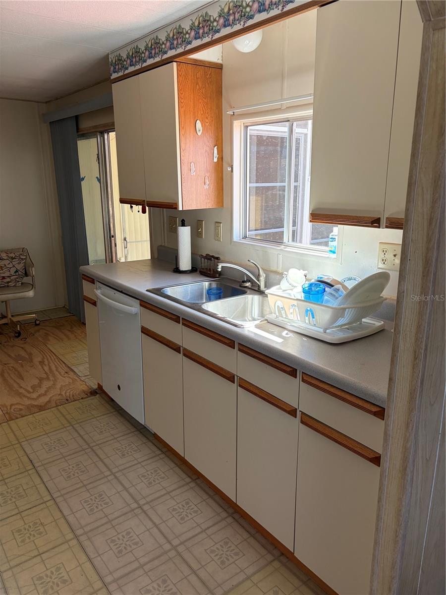 HOLIDAY MOB ESTATES 1ST ADD - Residential