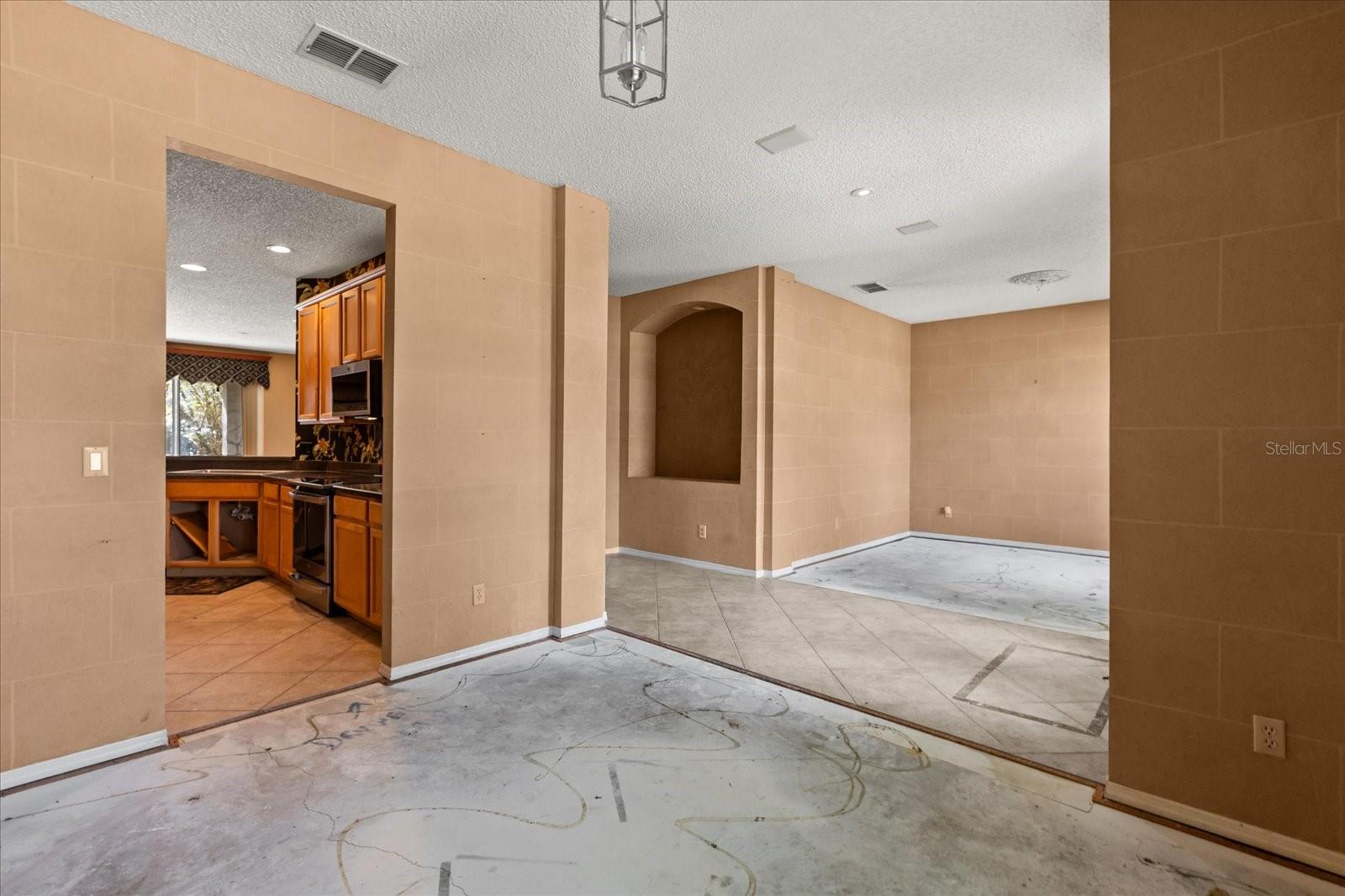 13853 SUNSHOWERS CIRCLE