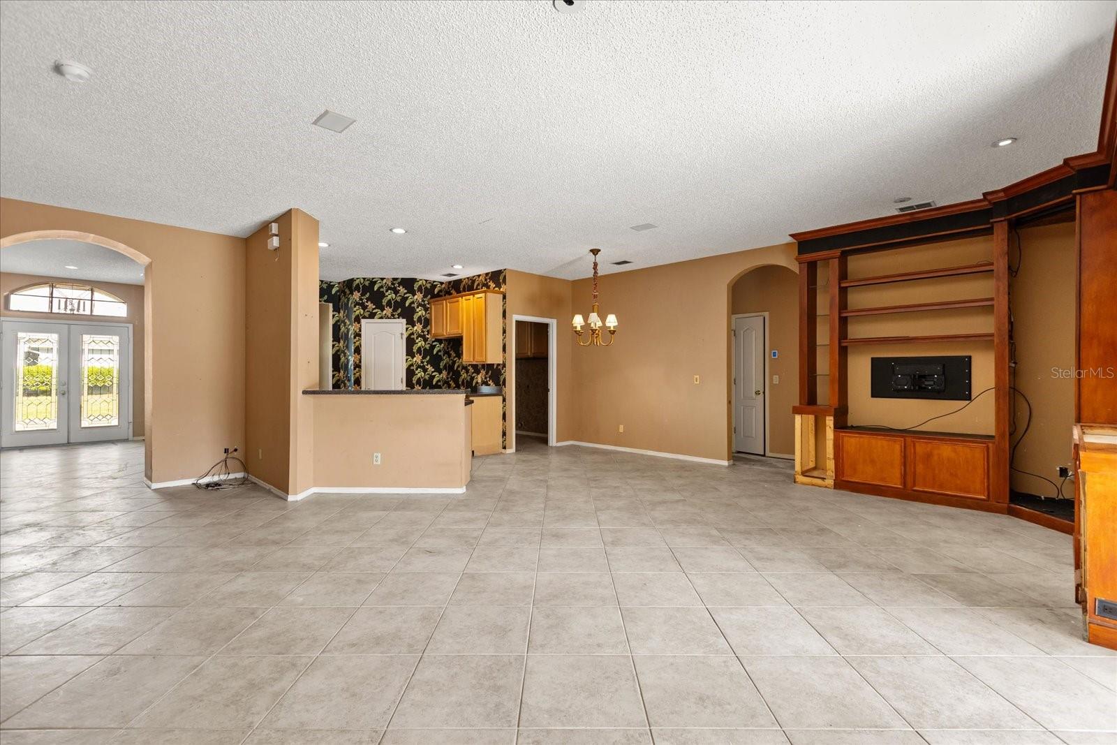 13853 SUNSHOWERS CIRCLE