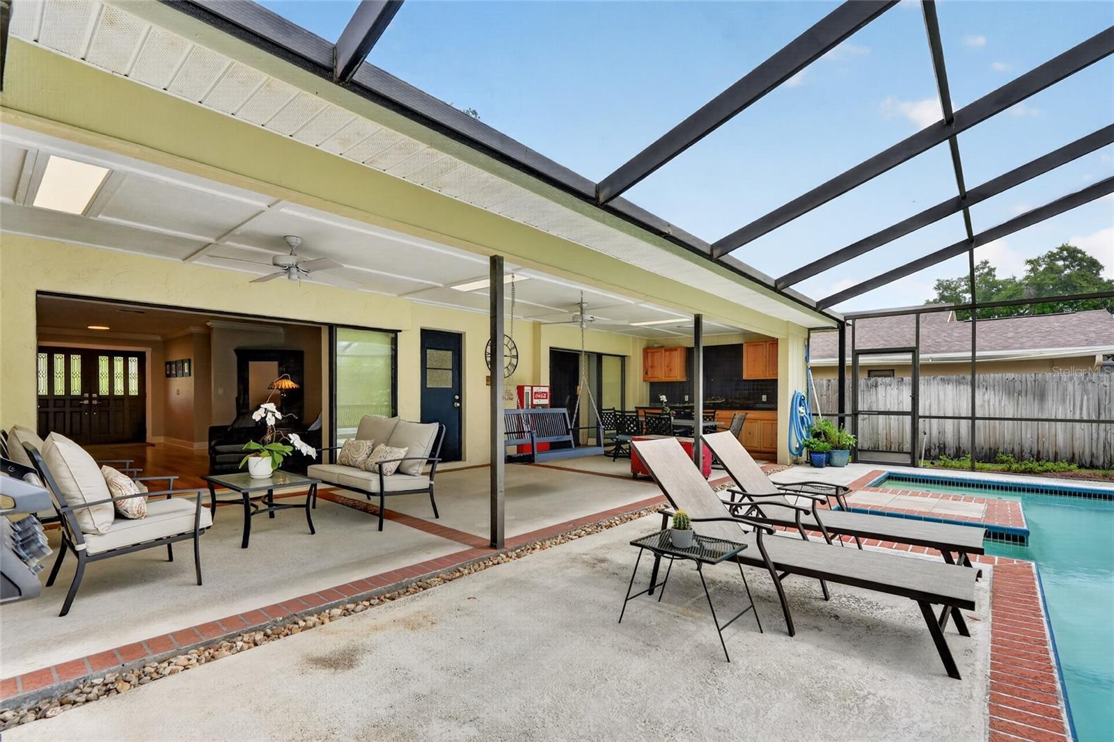 LAKE MAGDALENE MANORS - Residential