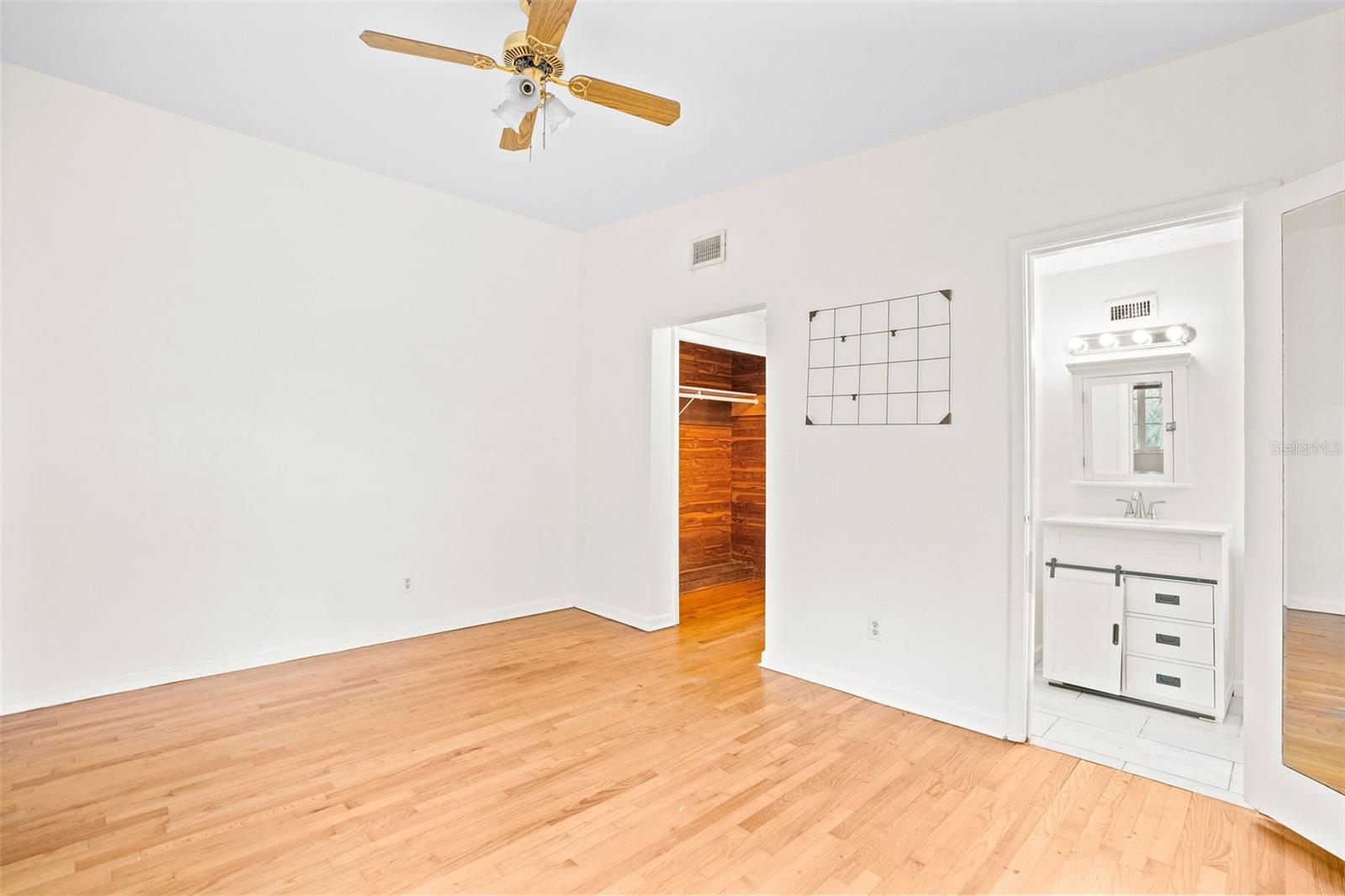 BROOKHILL - Residential Lease