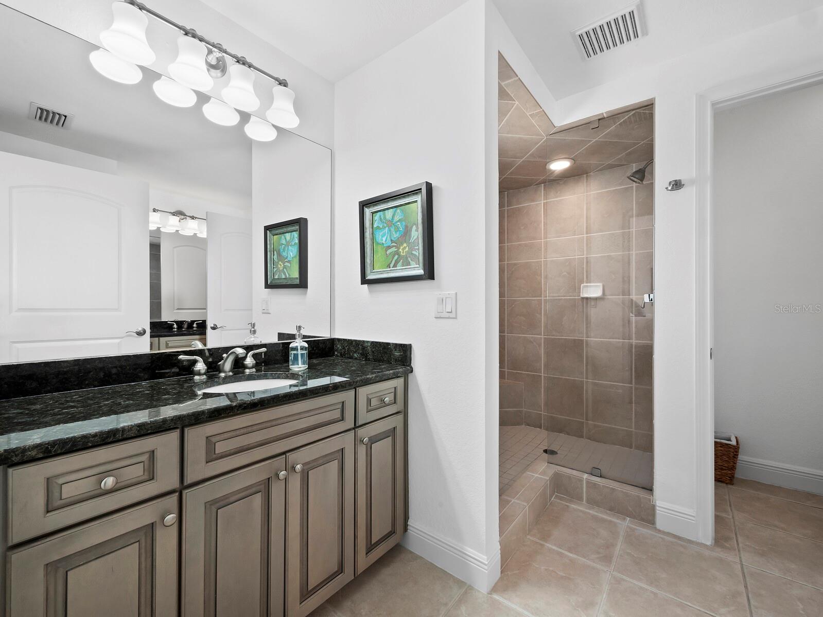 HARBOR VIEW ON GOLDEN GATE POINT - Residential