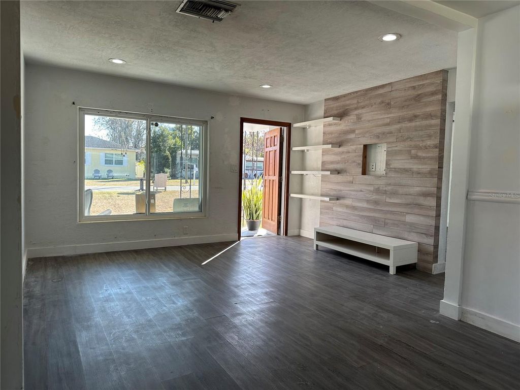 Photo of 2443 E Jersey Ave, Orlando, FL 32806 (MLS # O6378539)