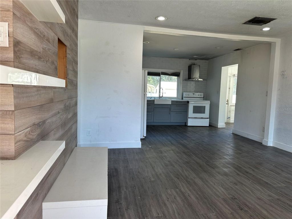 Photo of 2443 E Jersey Ave, Orlando, FL 32806 (MLS # O6378539)