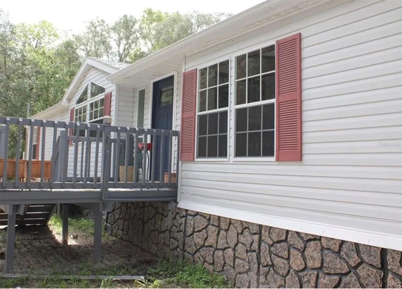 Mobile home with split plan, garden tub in master BR, island kitchen. Wood burning fireplace. Pole barn, sheds AC and roof 6 years electrical updated as well. Laminate flooring throughout and open kitchen.