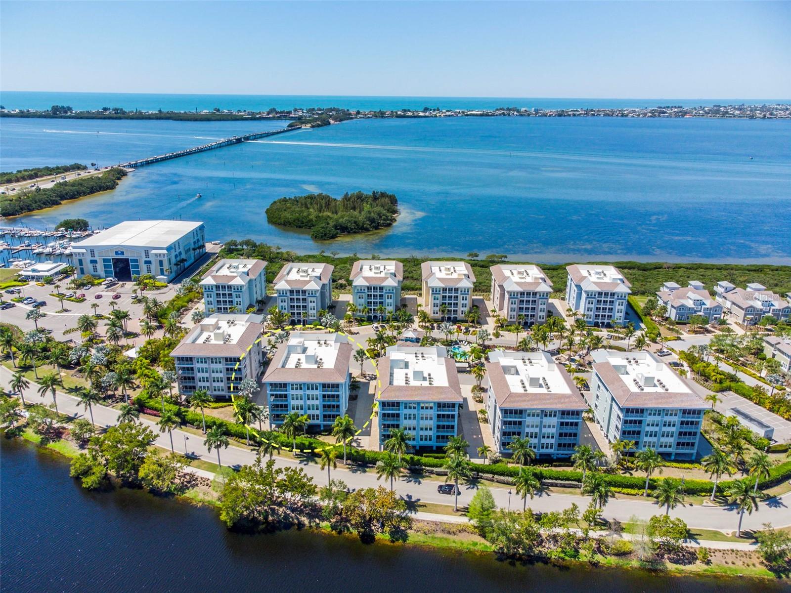 391 ARUBA CIRCLE 203, BRADENTON, FL, 34209 2 391 ARUBA CIRCLE 203
