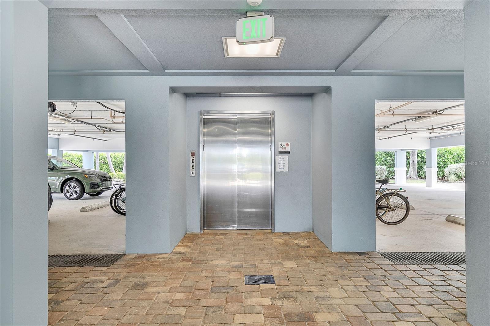391 ARUBA CIRCLE 203, BRADENTON, FL, 34209 4 391 ARUBA CIRCLE 203