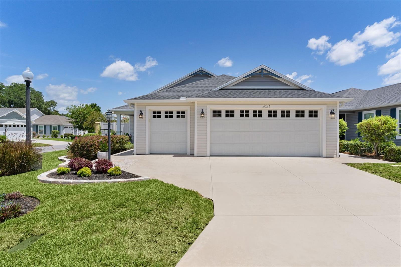2823 CHRISTOPHER COURT