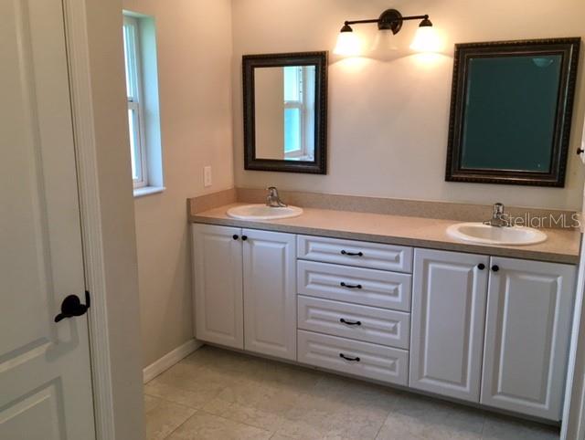 SOUTH VENICE - Residential Lease