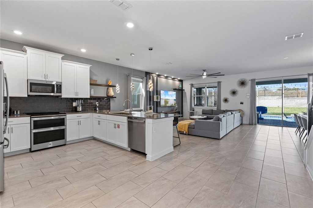 Photo of 9190 Sommerset Hills Drive, Davenport, FL 33896 (MLS # S5137682)