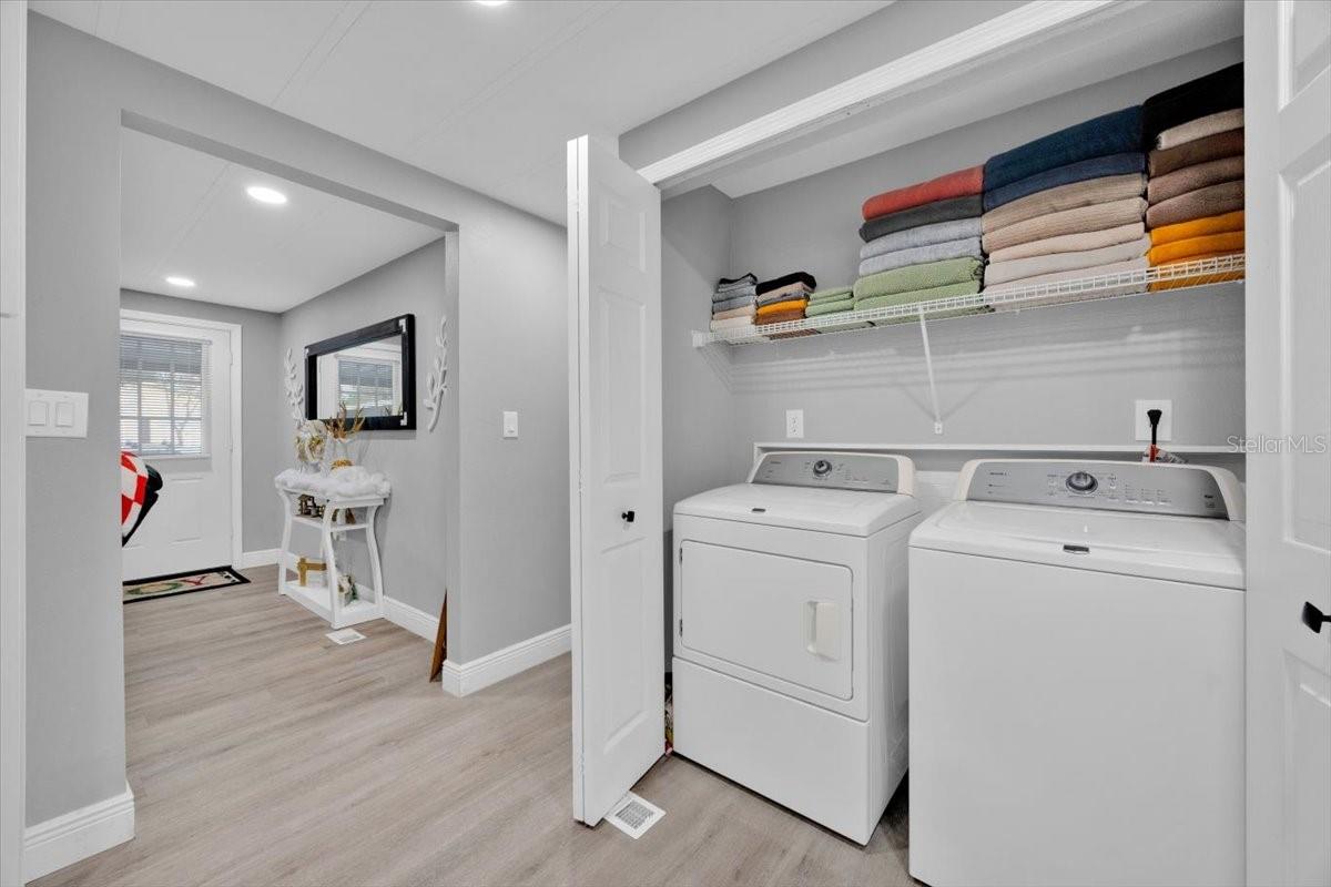 DINNER LAKE ESTATES - Residential