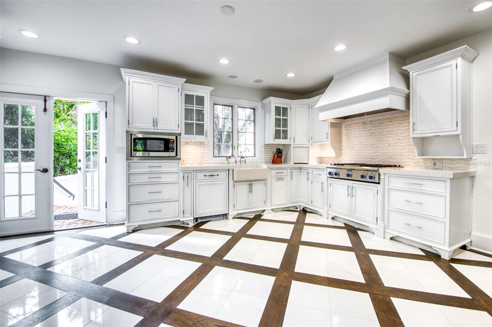SAINT ARMANDS DIV JOHN RINGLING ESTATES - Residential