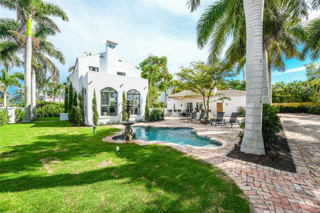 Photo of 76 S Washington Drive, Sarasota, FL 34236 (MLS # A4693046)