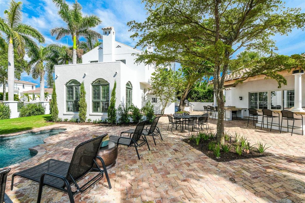 Photo of 76 S Washington Drive, Sarasota, FL 34236 (MLS # A4693046)