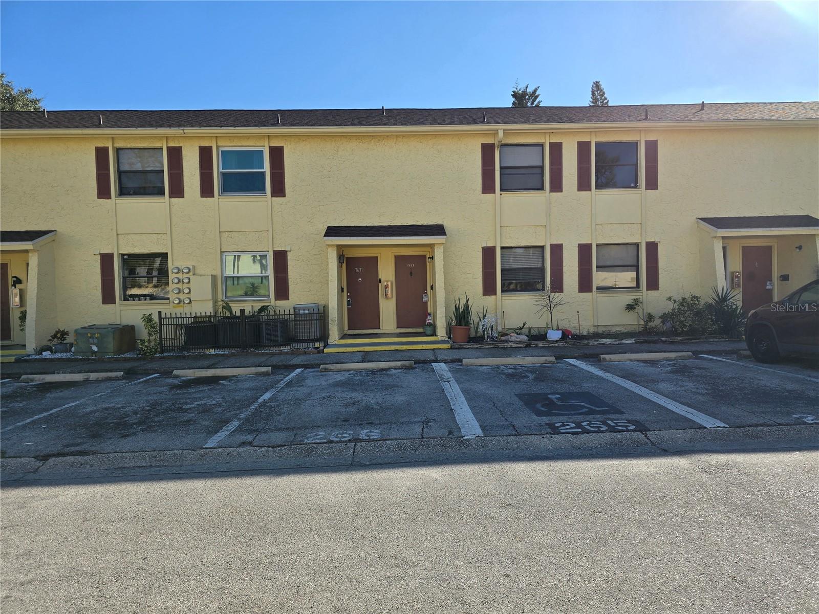 THE GREENS OF TOWNN COUNTRY - Residential