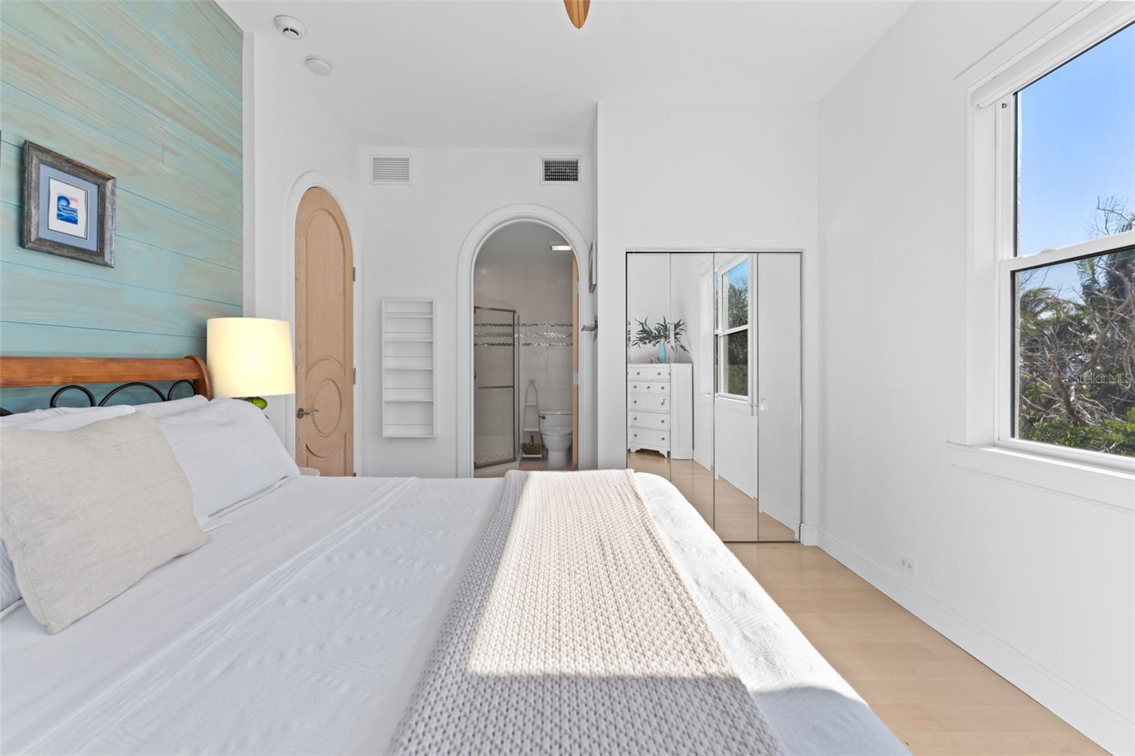 EAST SHORE ACRES 02 - Residential