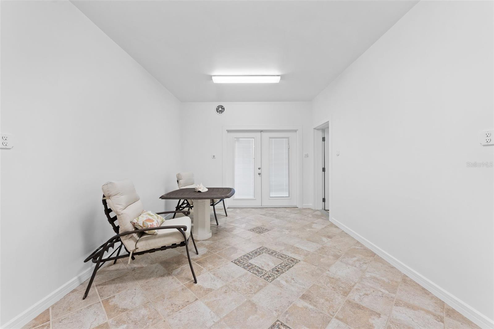 EAST SHORE ACRES 02 - Residential