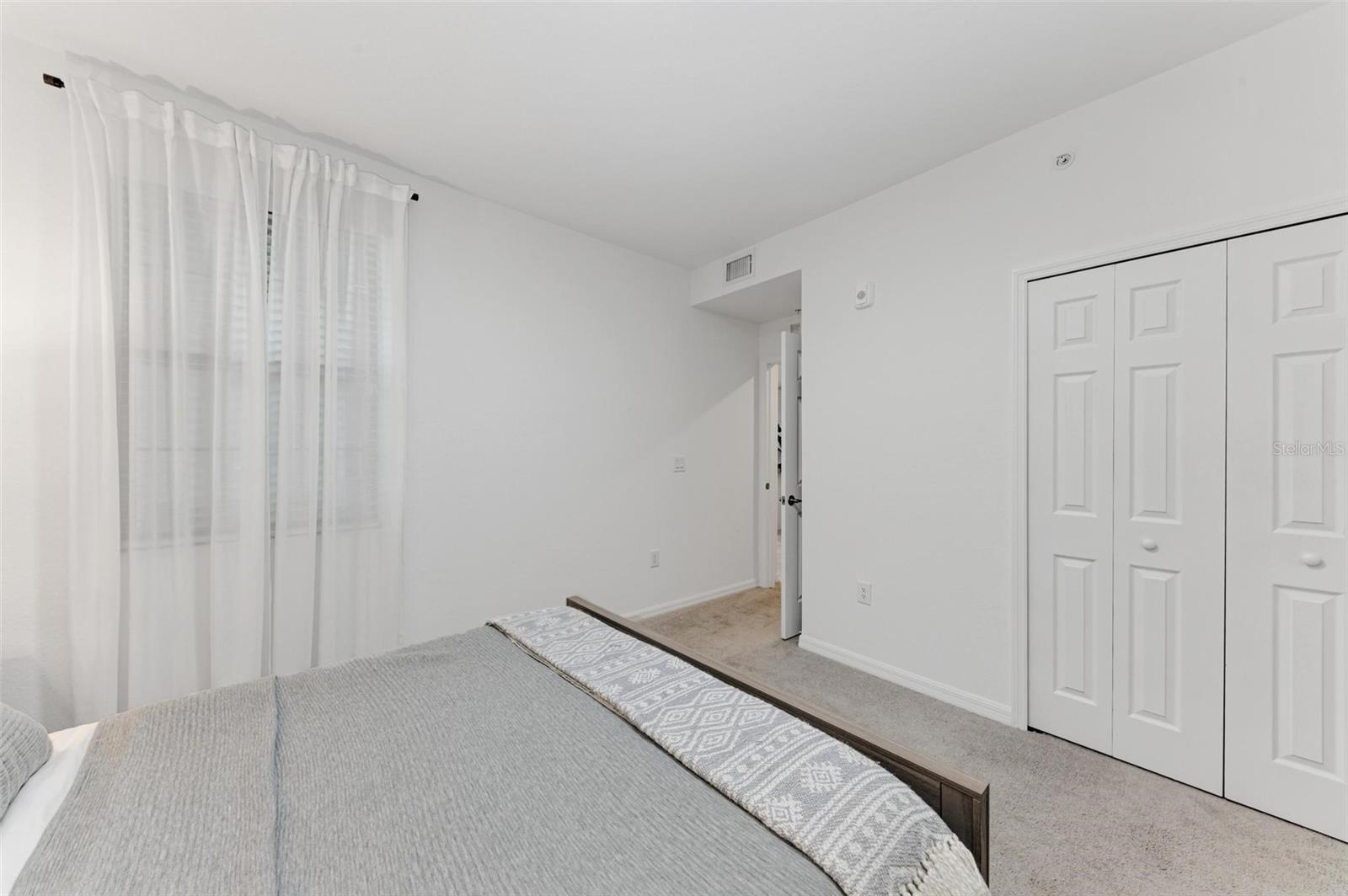 VERANDA VI AT LAKEWOOD NATIONAL PH IV - Residential Lease